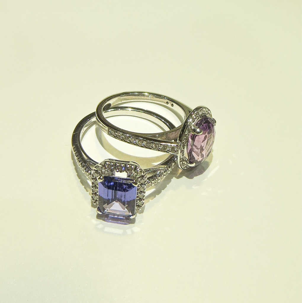 Deux bagues magnifiques de Or Gemmes.