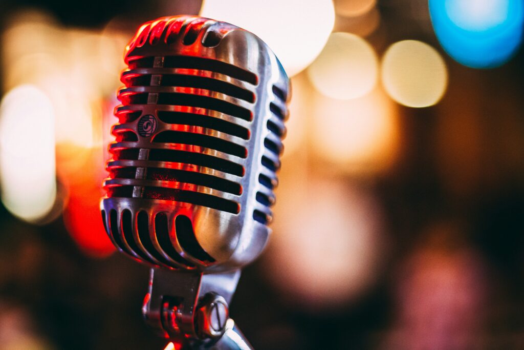 Image d'un micro pour enregistrer des chansons, comme du rap, de la variété ou de la pop.